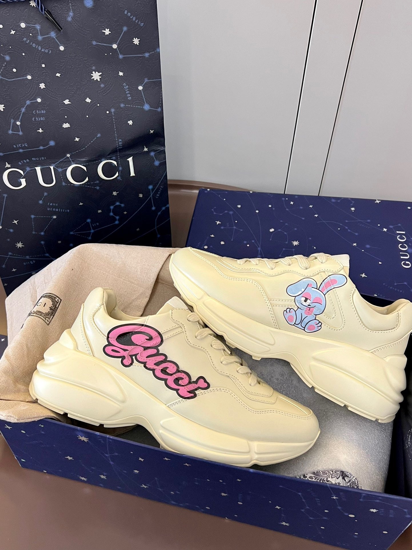 WOMEN'S RHYTON SNEAKER WITH LOGO
