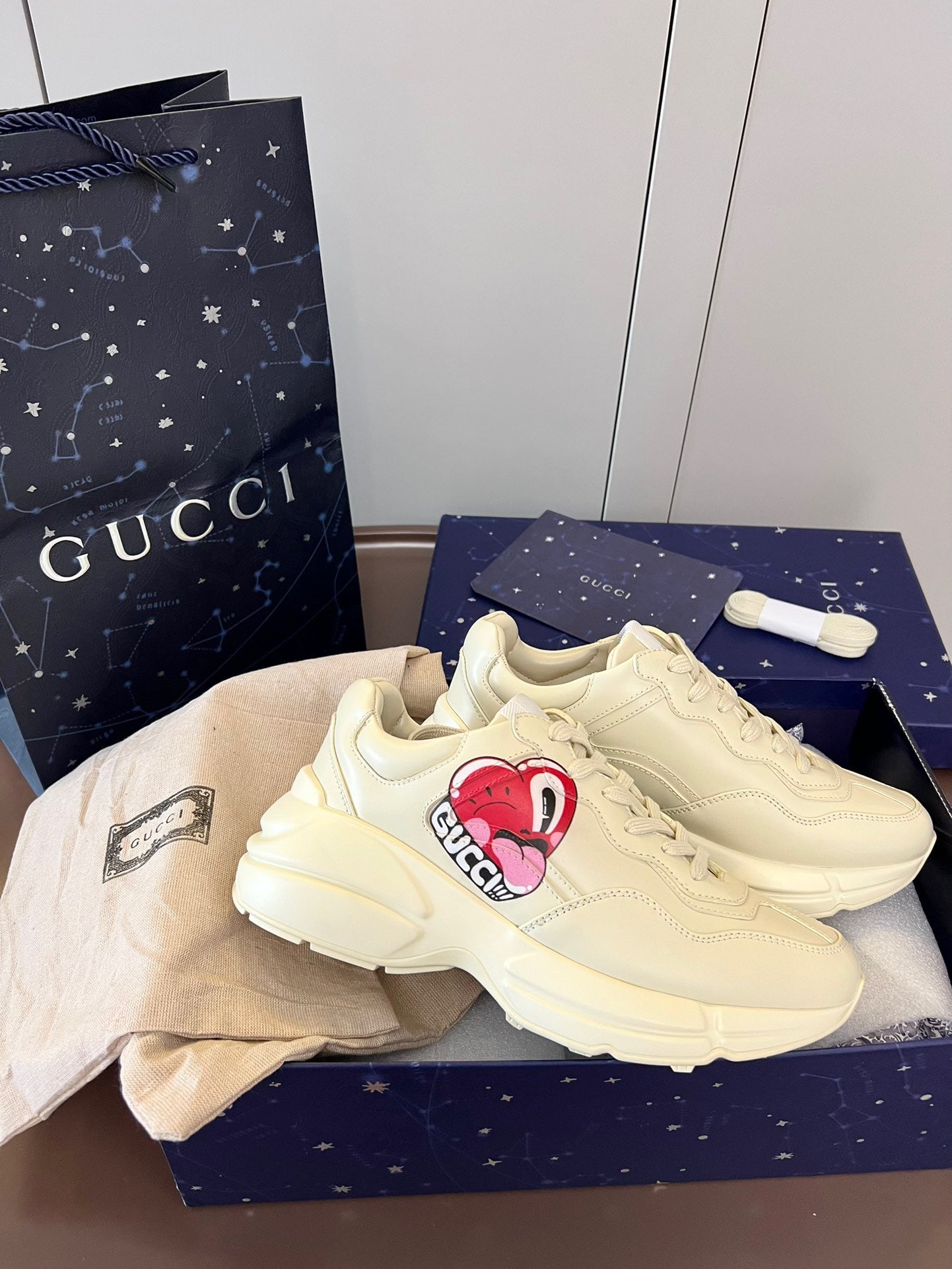 WOMEN'S RHYTON SNEAKER WITH LOGO