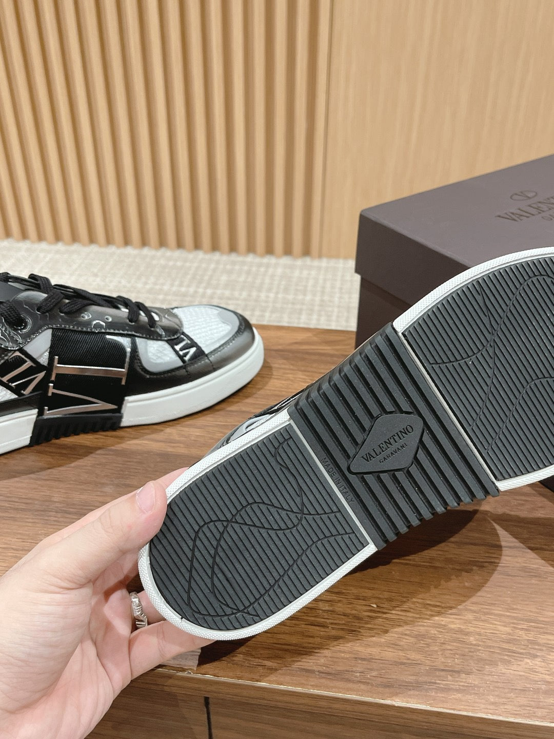 Garavani VL7N logo-print strap sneakers