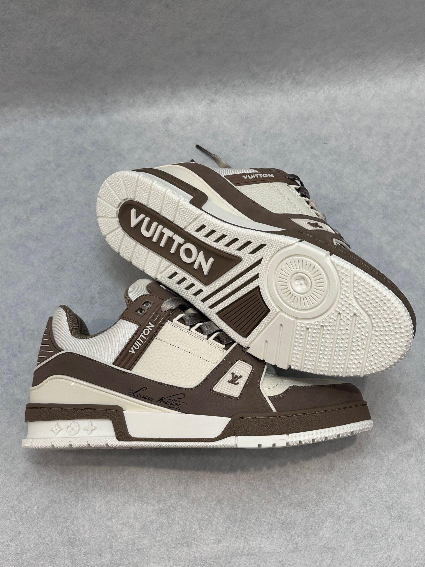 Sneaker