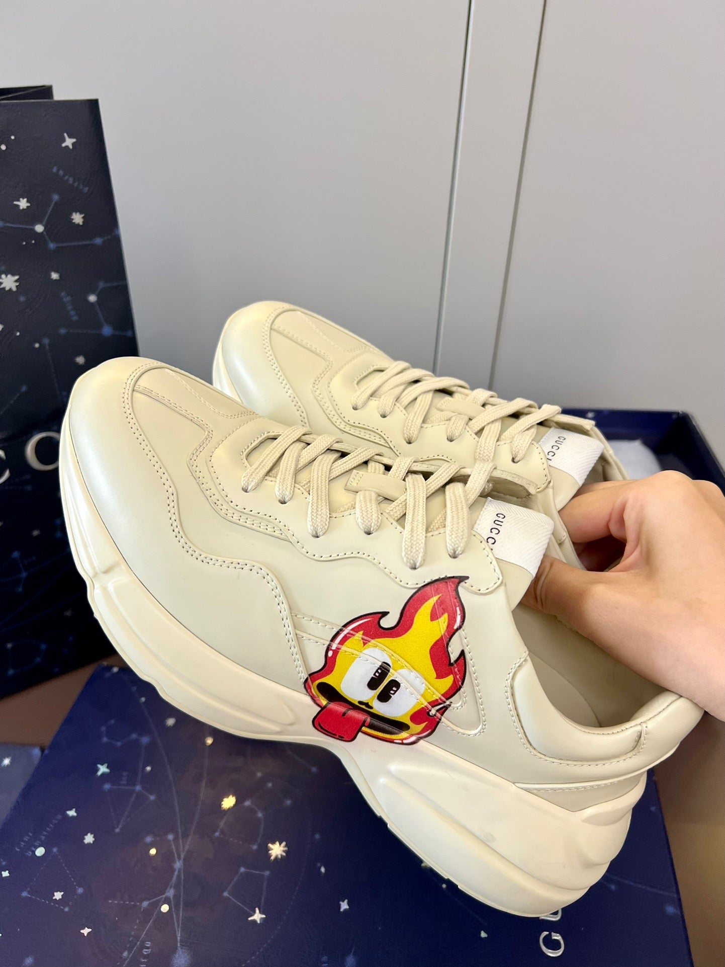 WOMEN'S RHYTON SNEAKER LOGO