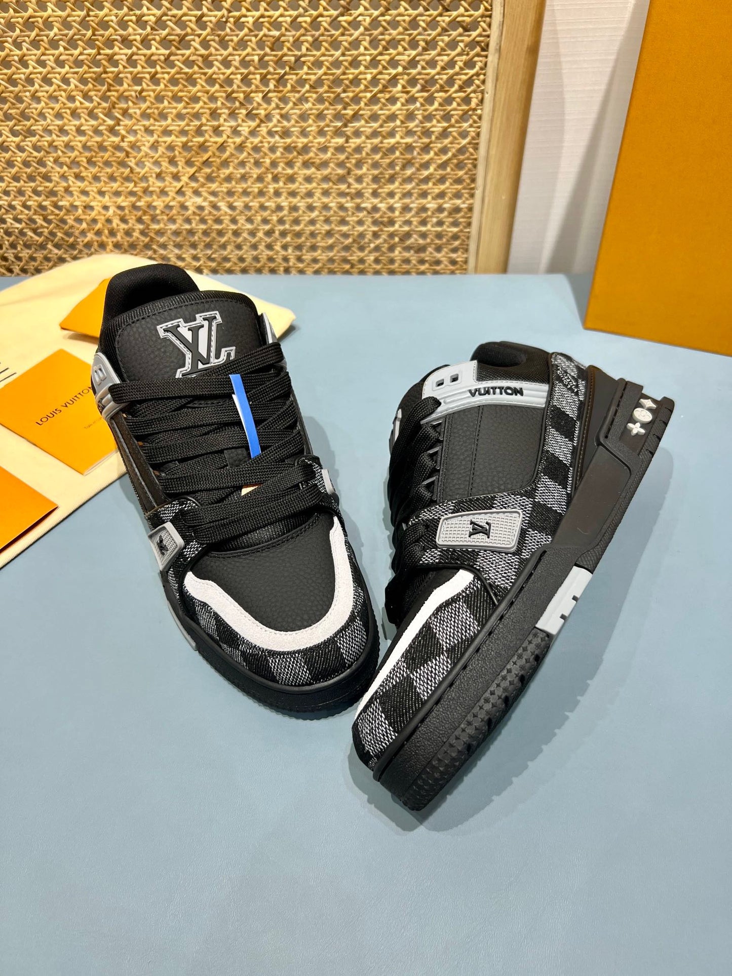 Sneaker