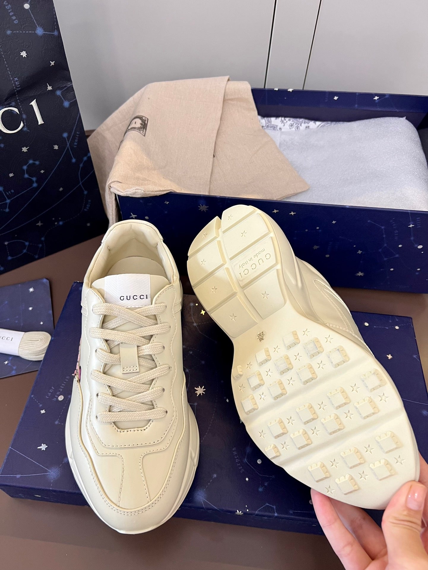 WOMEN'S RHYTON SNEAKER WITH LOGO