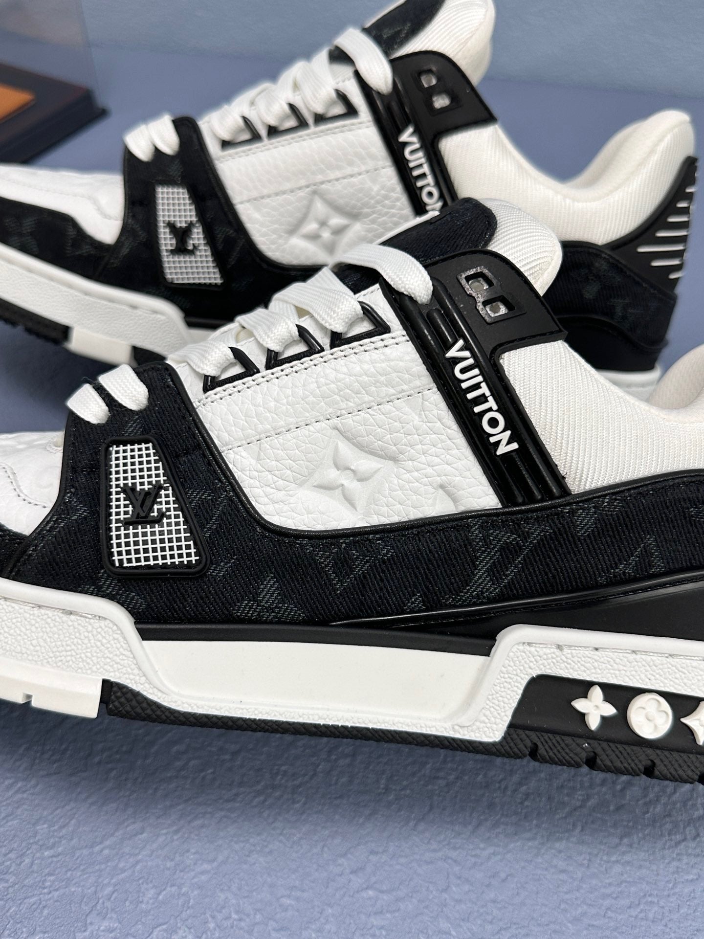 Sneaker