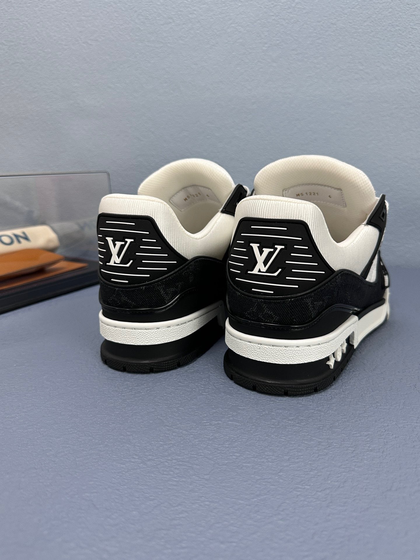 Sneaker