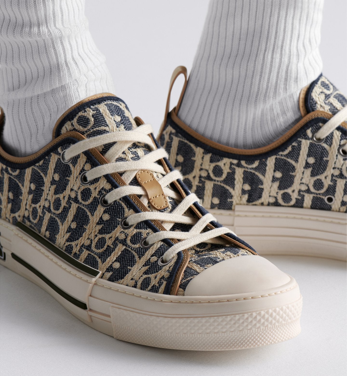B23 League Low-Top Sneaker
