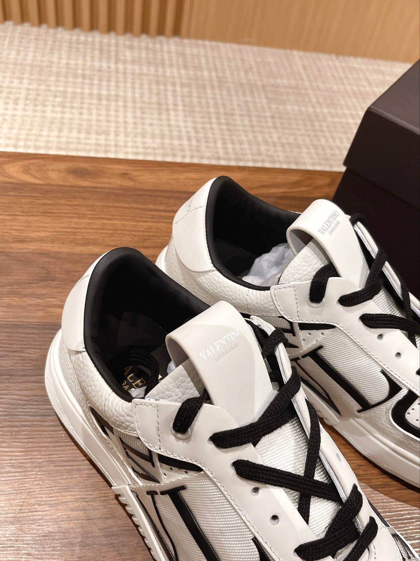 Garavani VL7N logo-print strap sneakers
