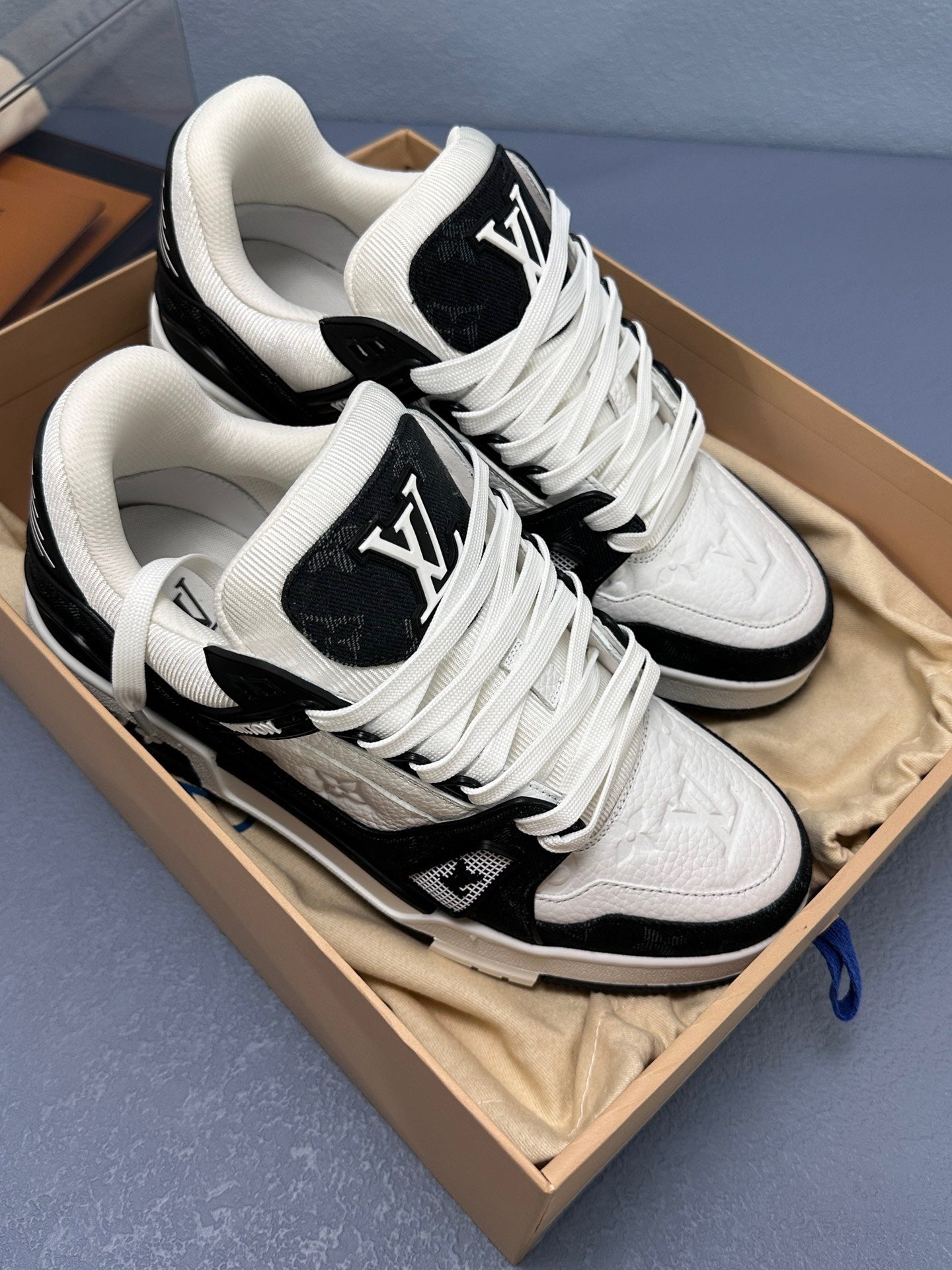 Sneaker