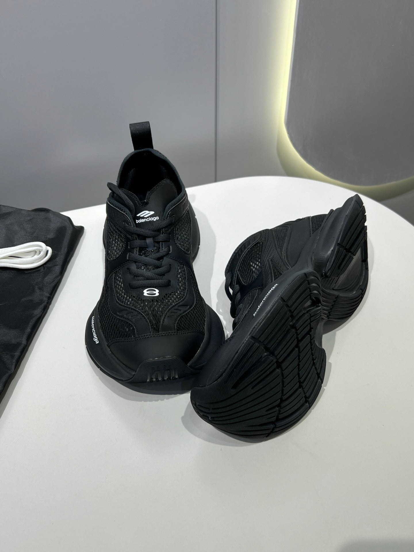 B Sneaker