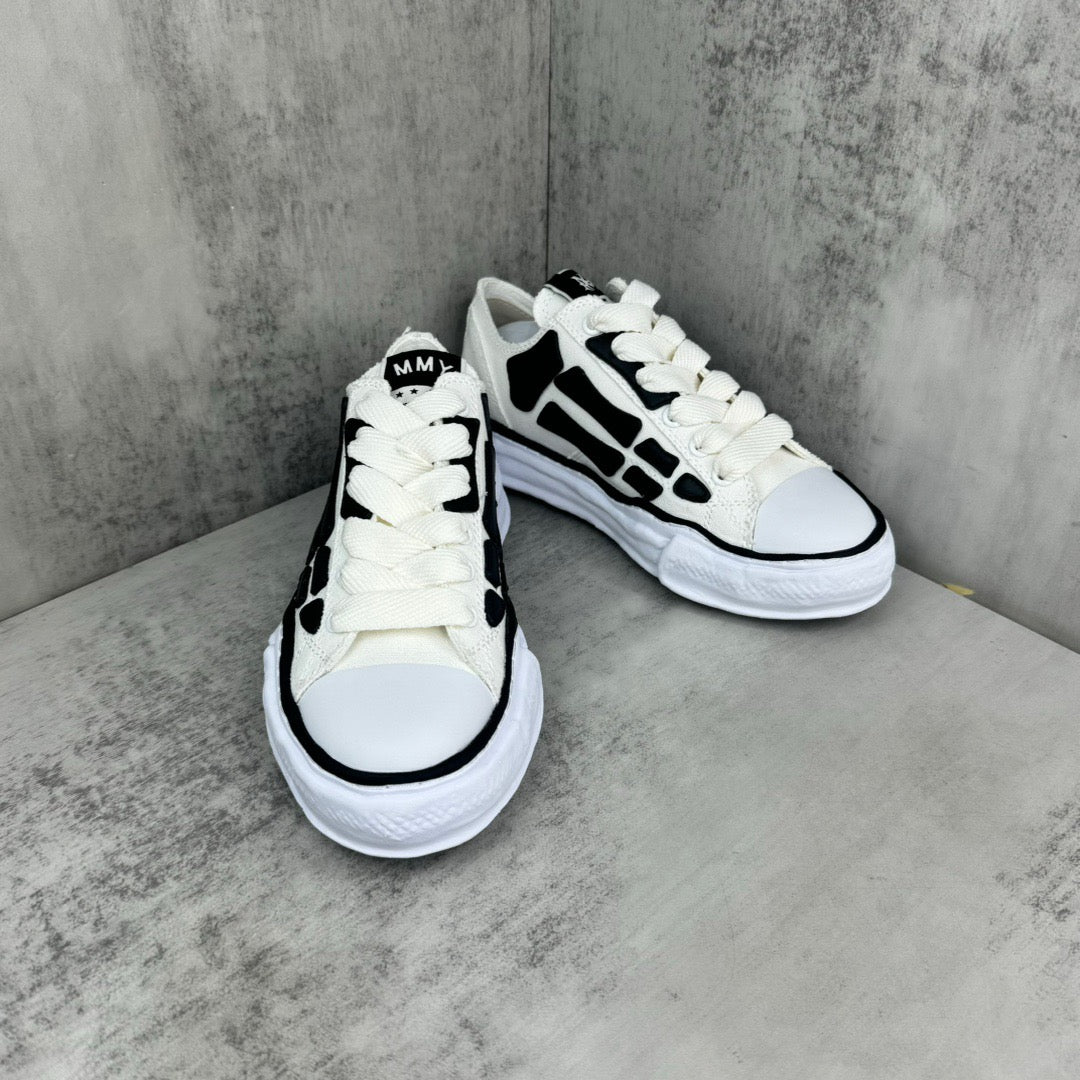 AM Sneaker