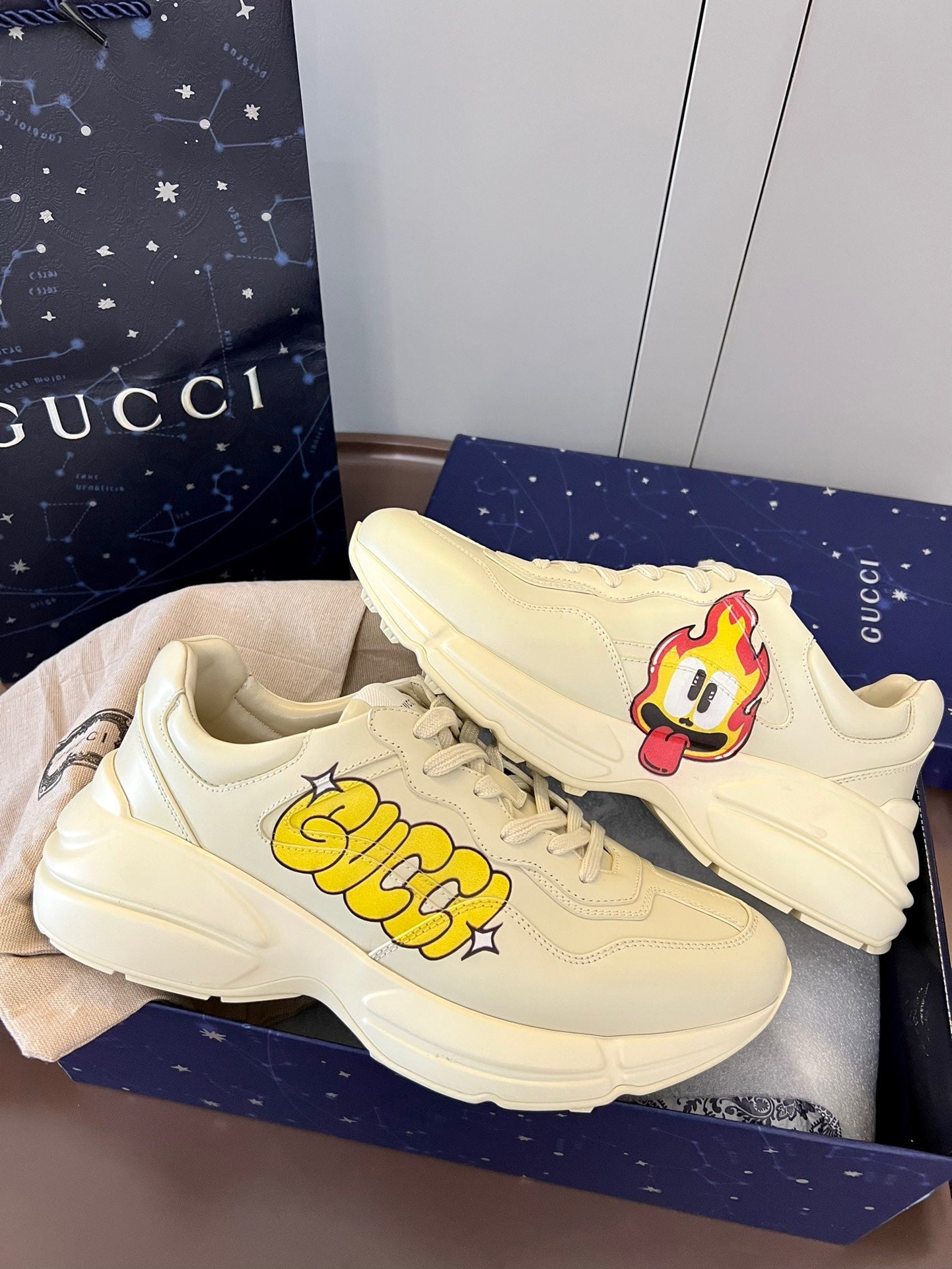 WOMEN'S RHYTON SNEAKER LOGO