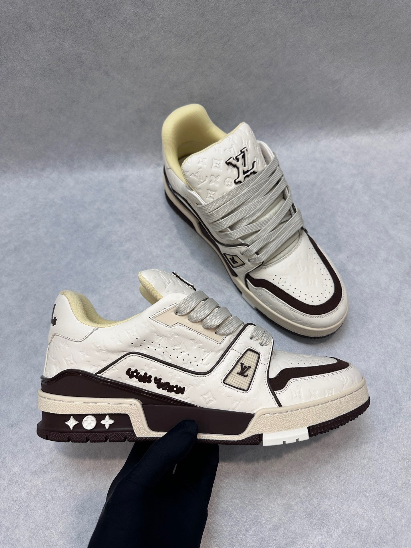 Sneaker