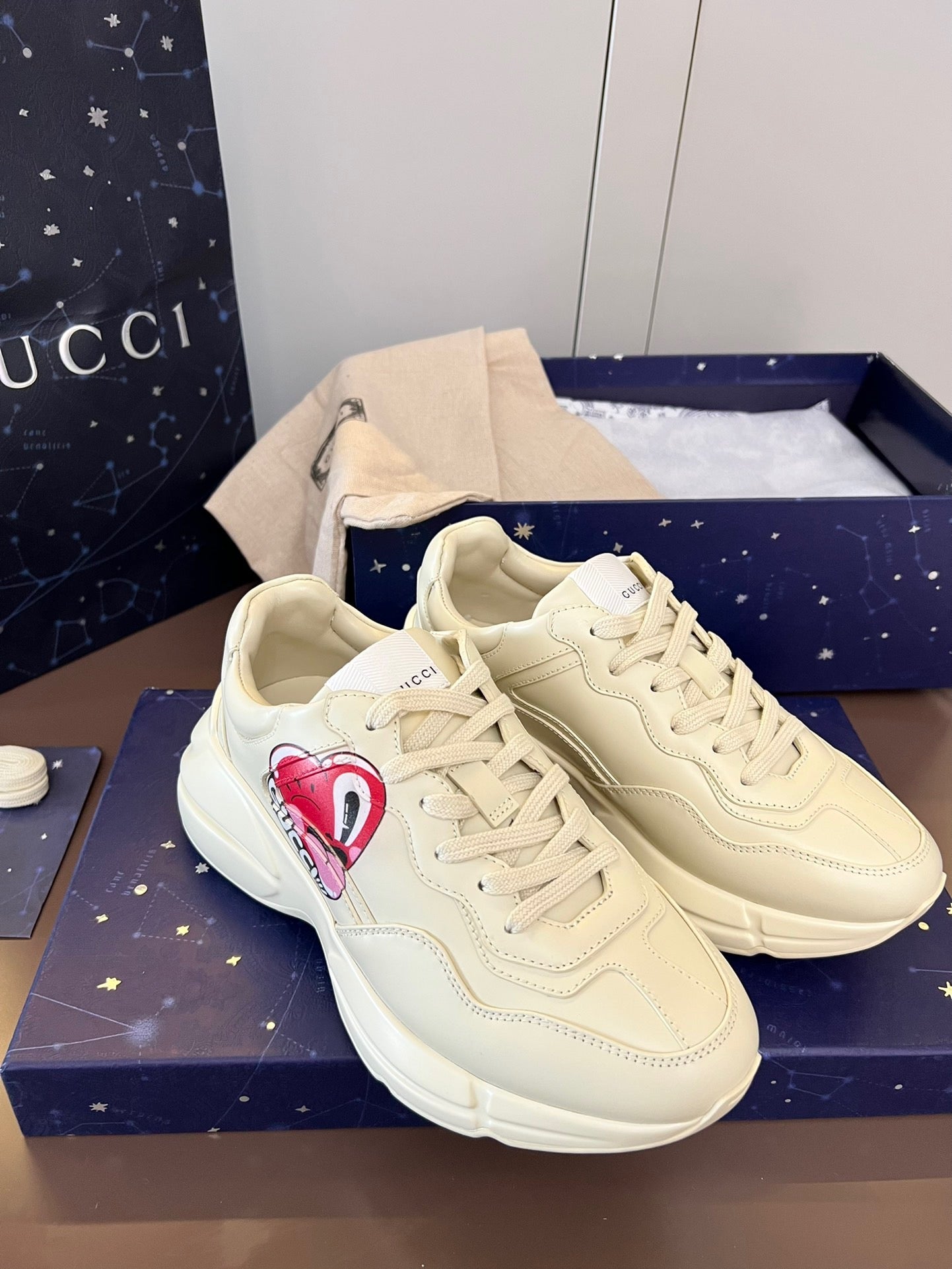WOMEN'S RHYTON SNEAKER WITH LOGO