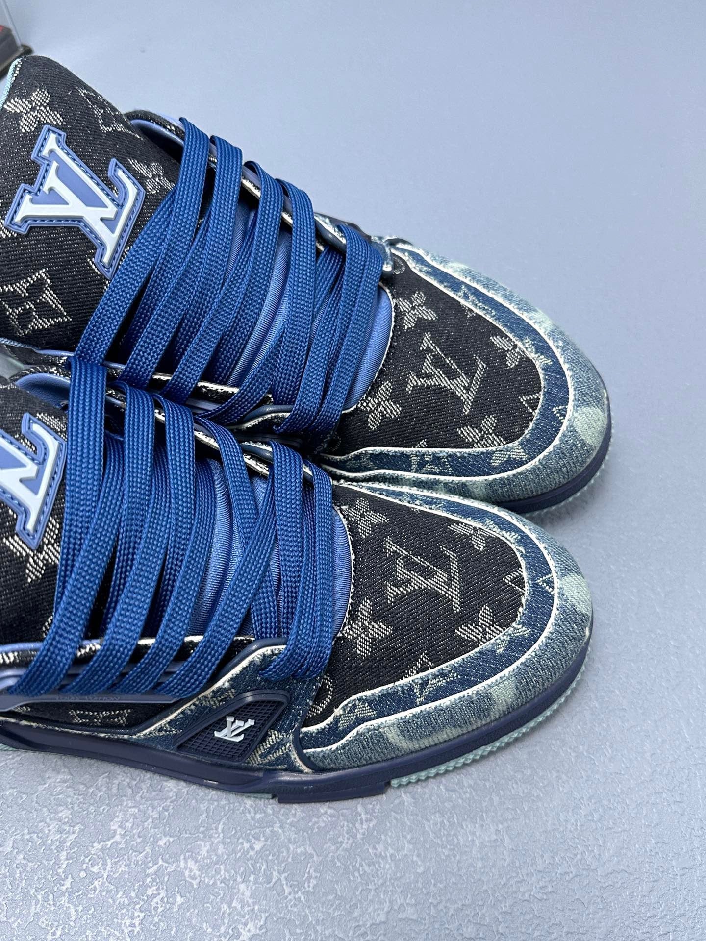 Sneaker