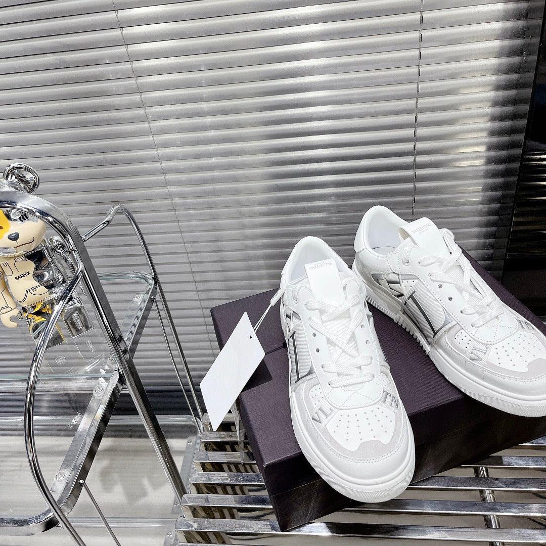 GaravaniVL7N logo-print strap sneakers
