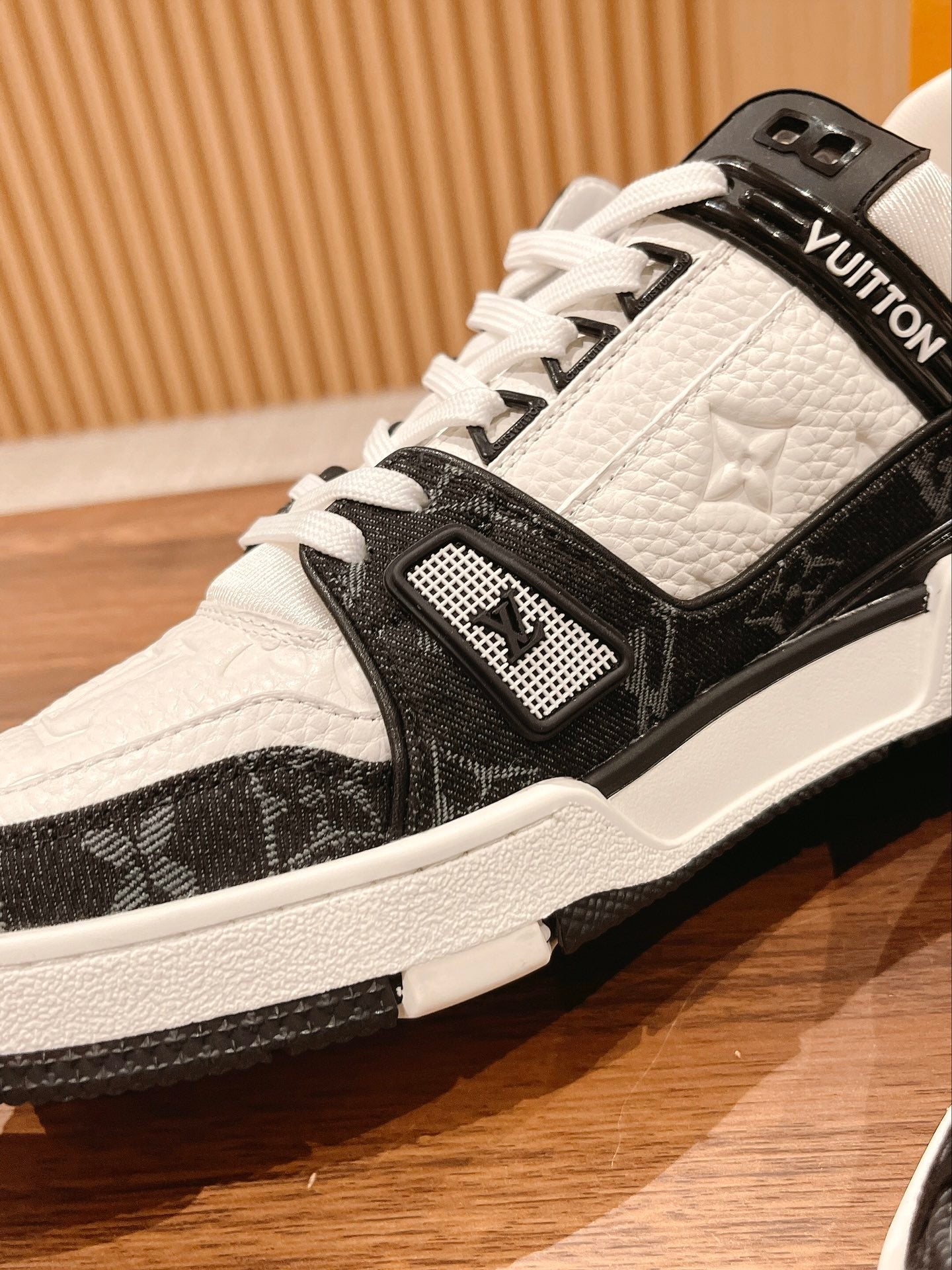 Trainer White Black