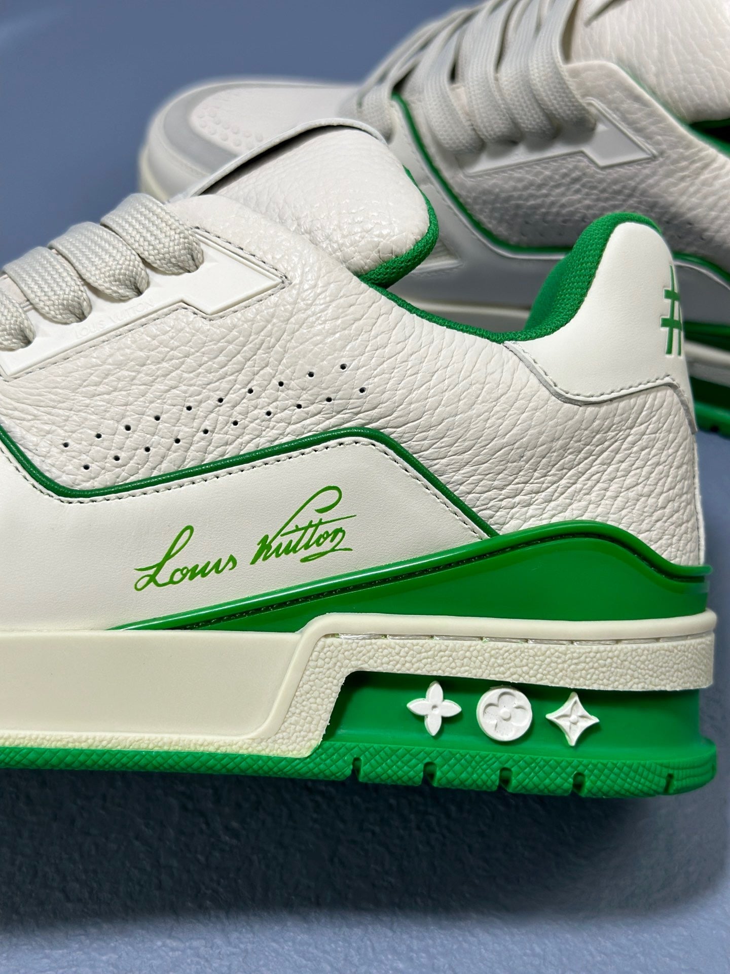 Sneaker
