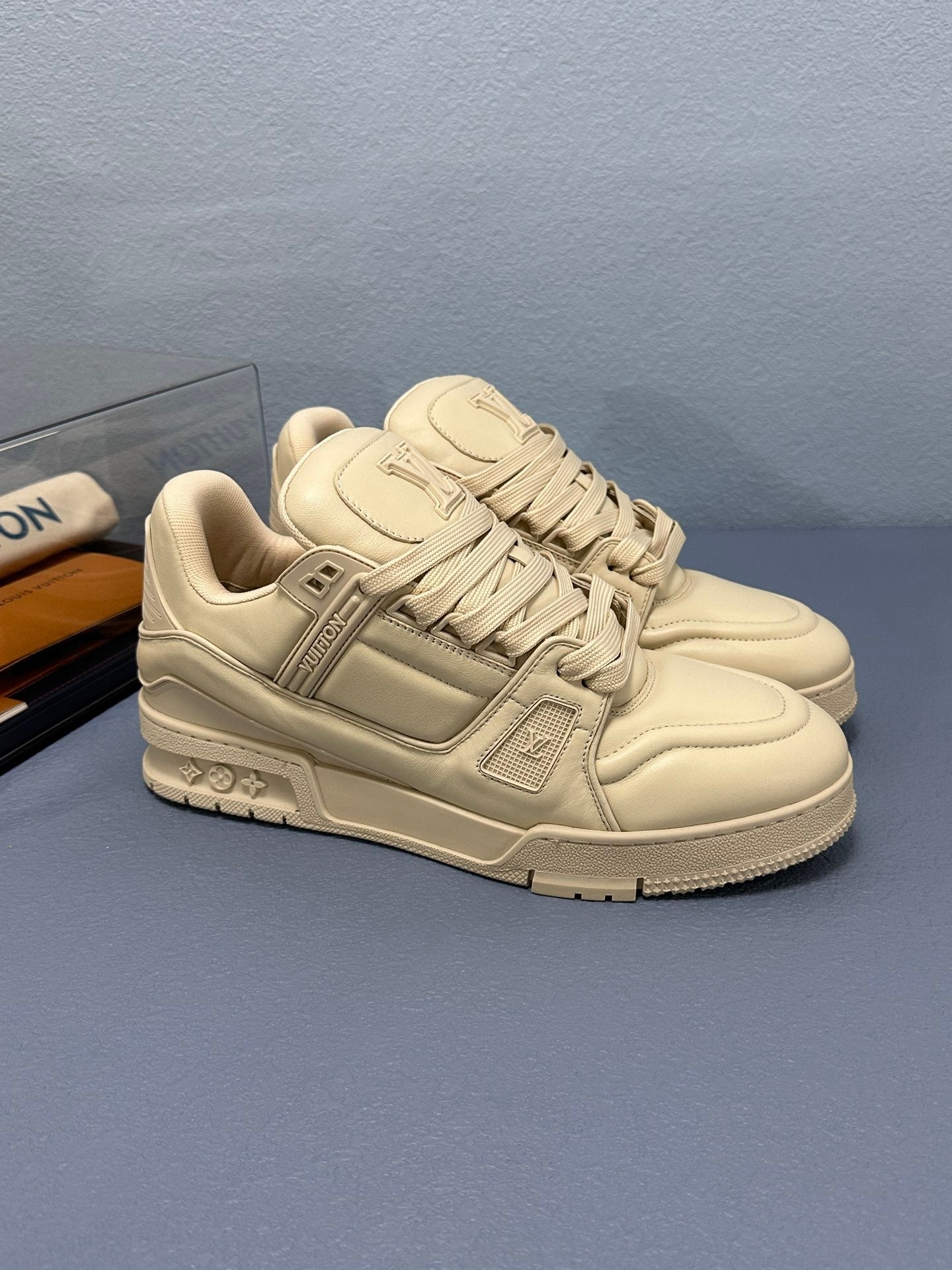Sneaker
