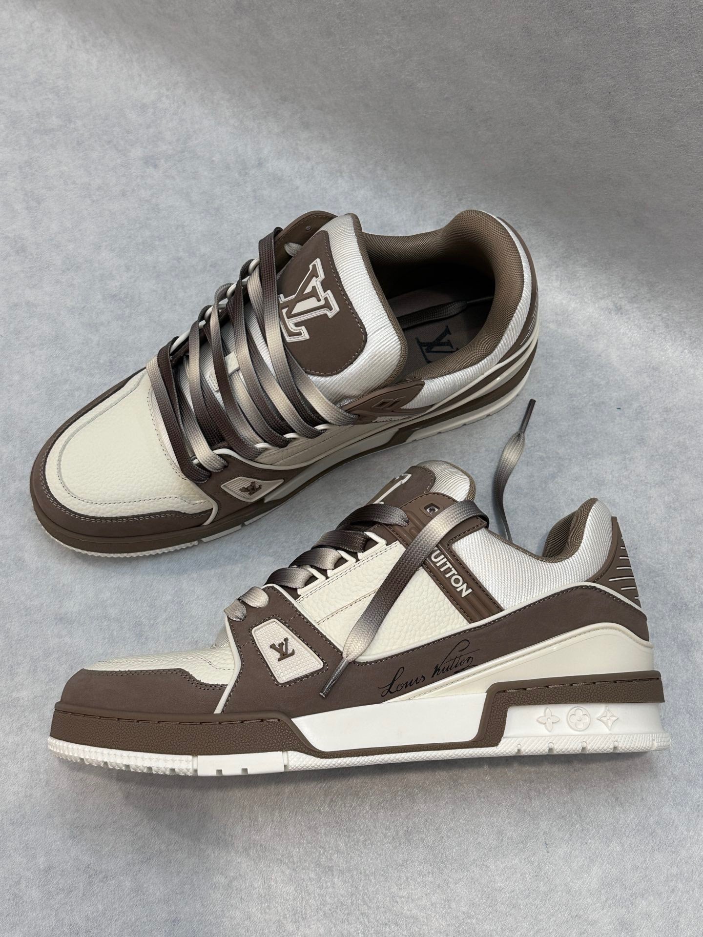 Sneaker
