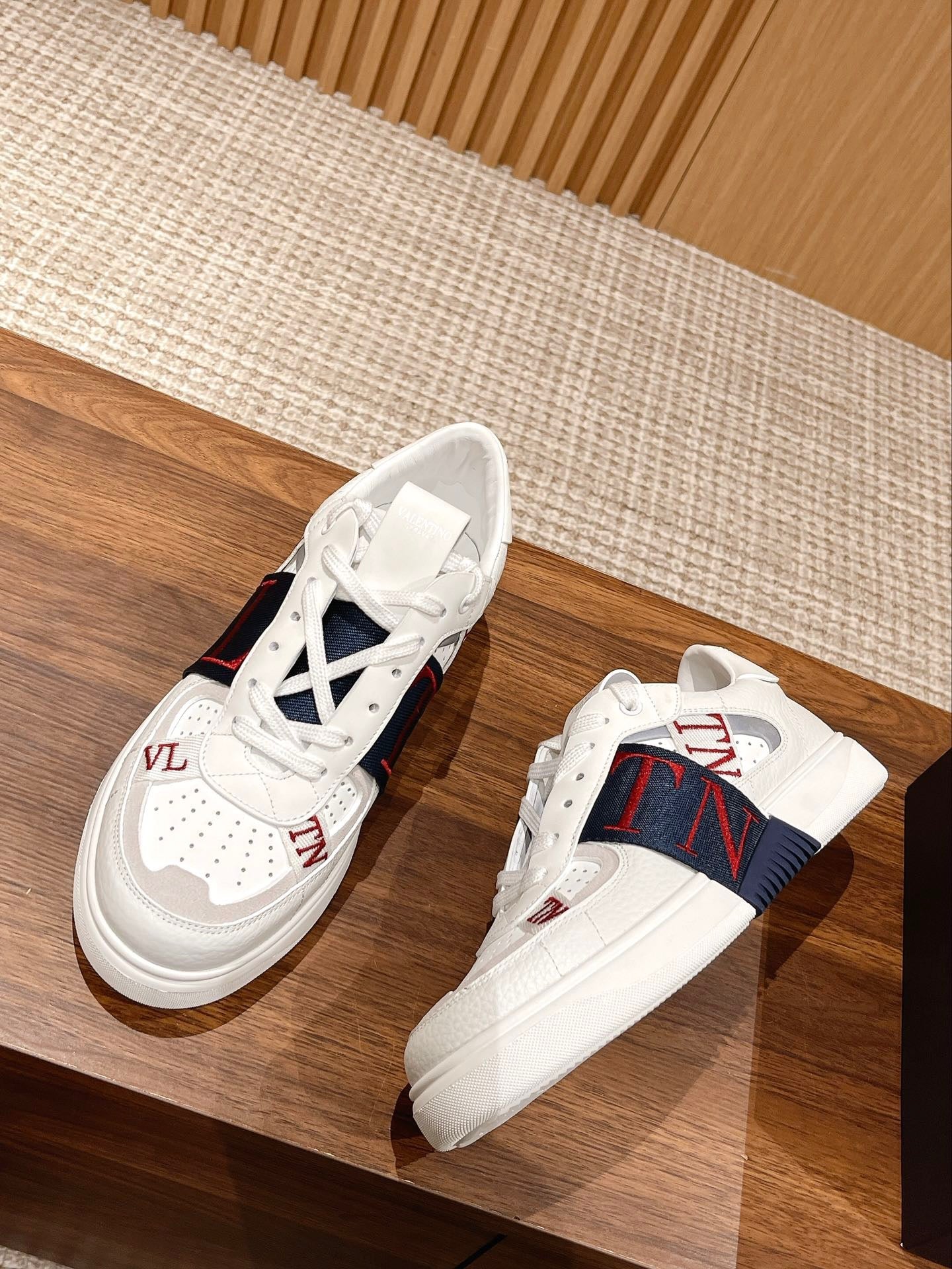 Garavani VL7N logo-print strap sneakers
