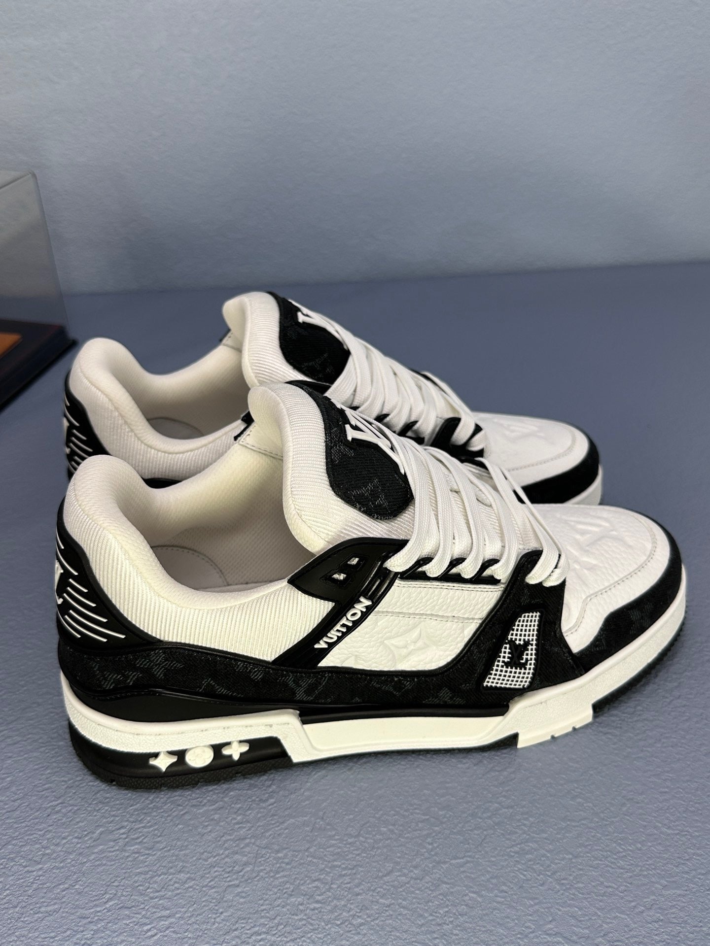 Sneaker
