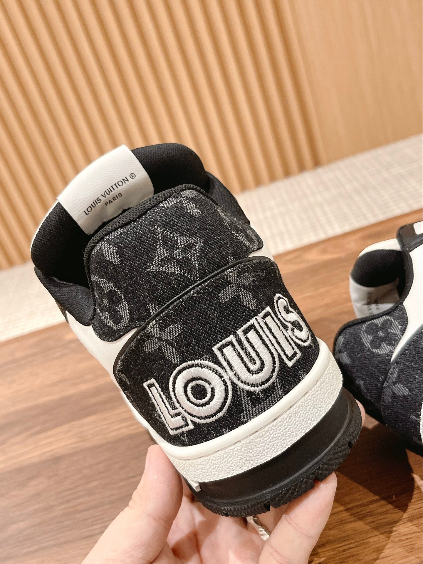 Trainer White Black