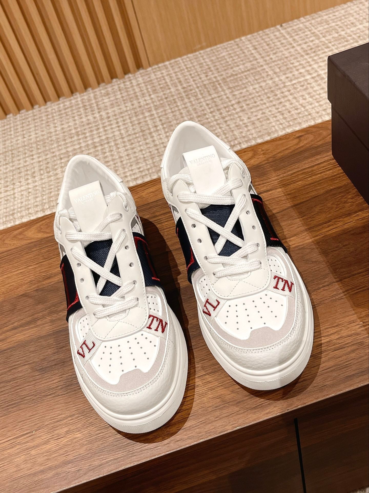 Garavani VL7N logo-print strap sneakers