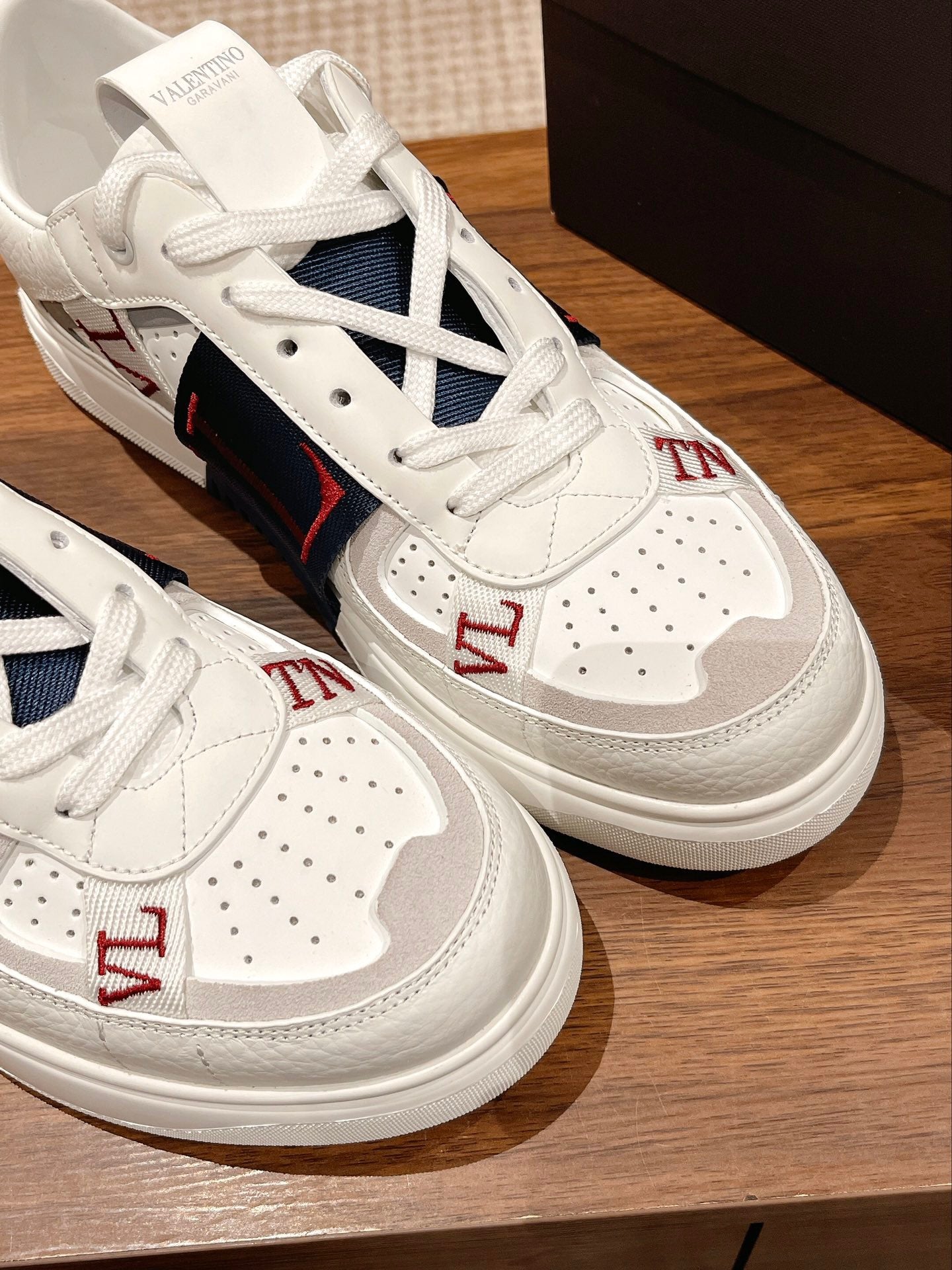Garavani VL7N logo-print strap sneakers