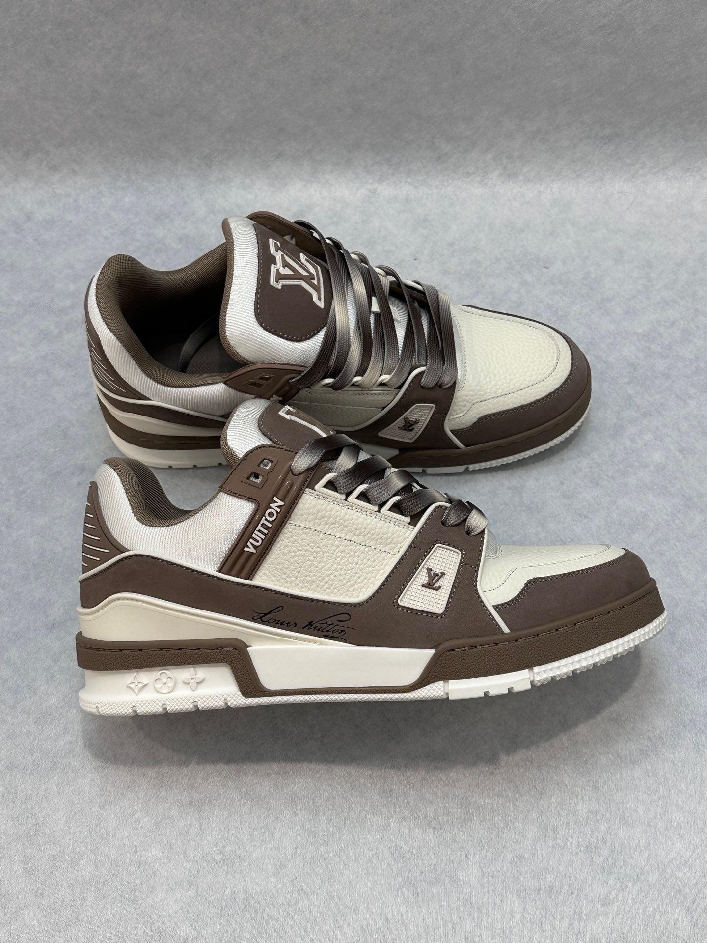 Sneaker