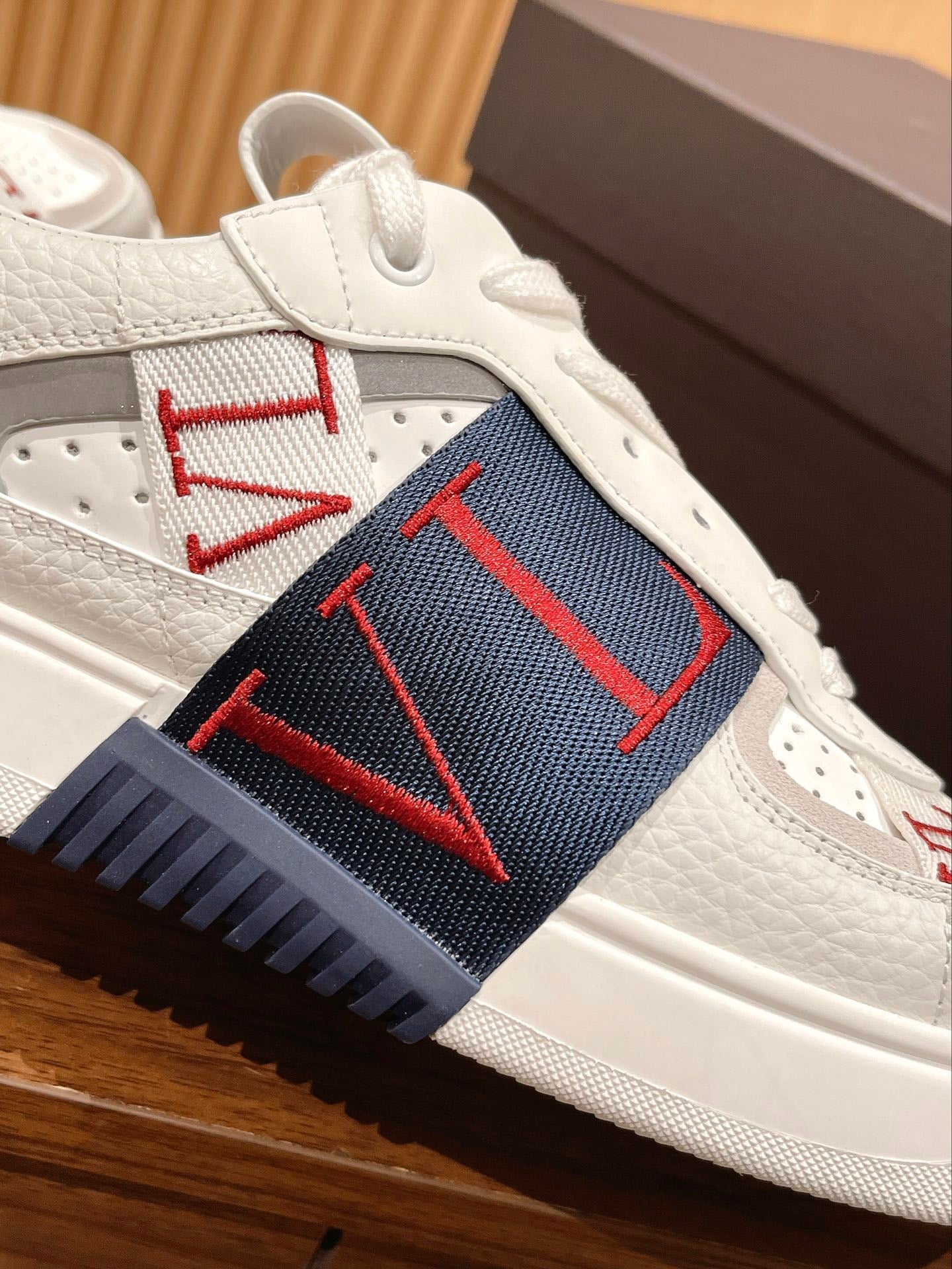 Garavani VL7N logo-print strap sneakers