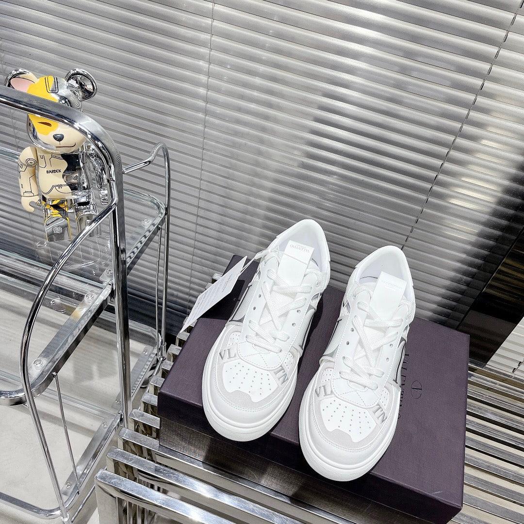 GaravaniVL7N logo-print strap sneakers