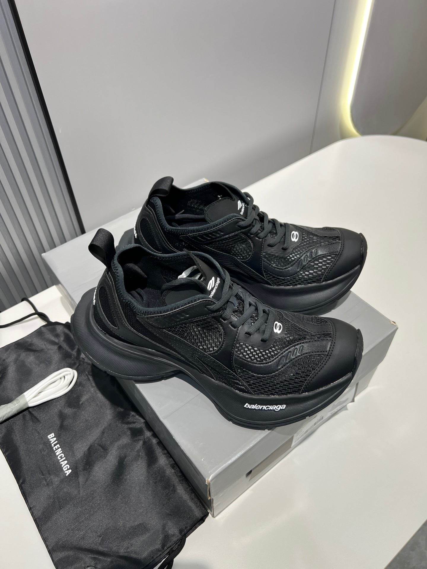 B Sneaker