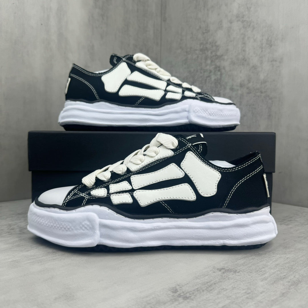 AM Sneaker