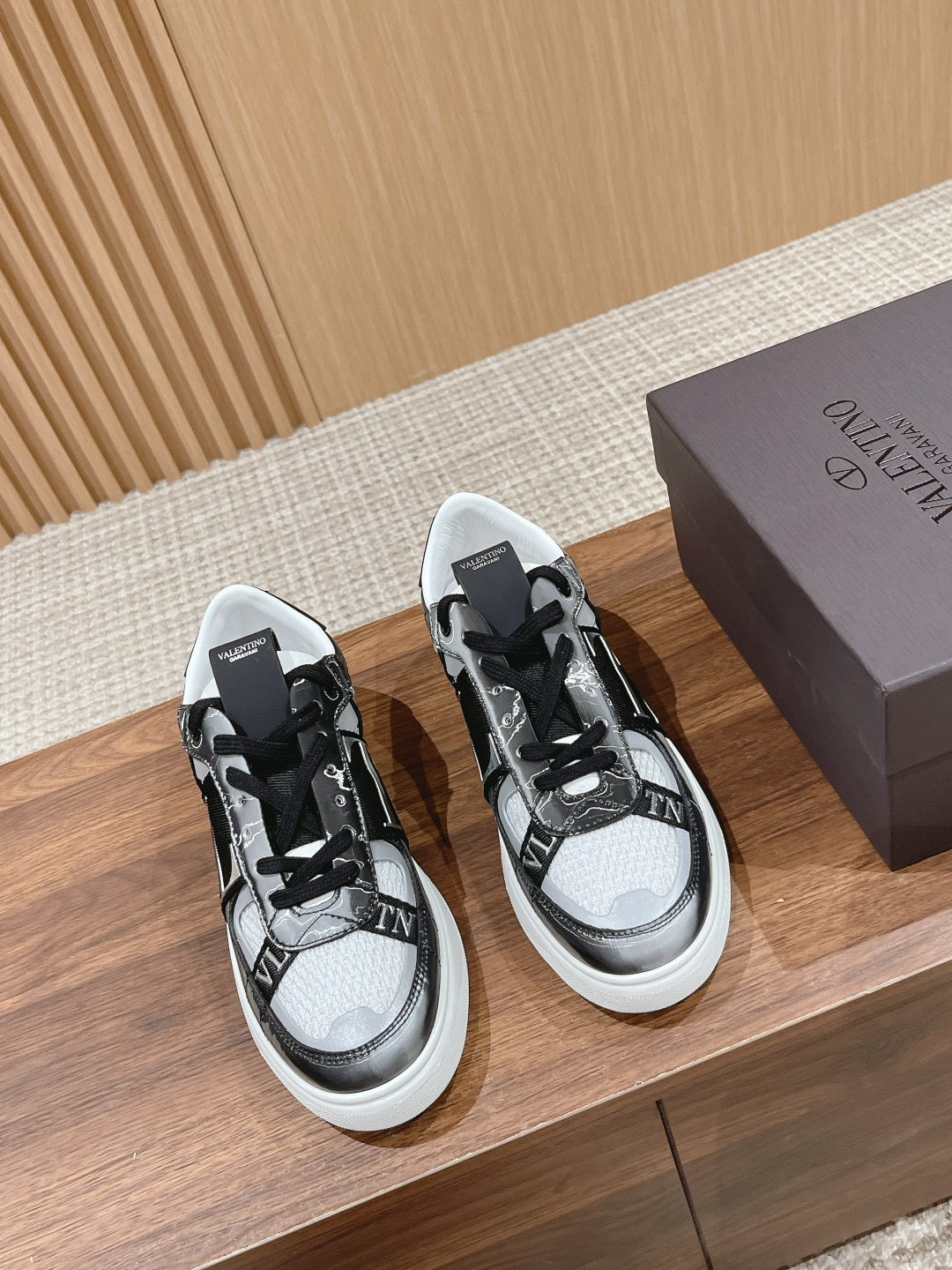 Garavani VL7N logo-print strap sneakers