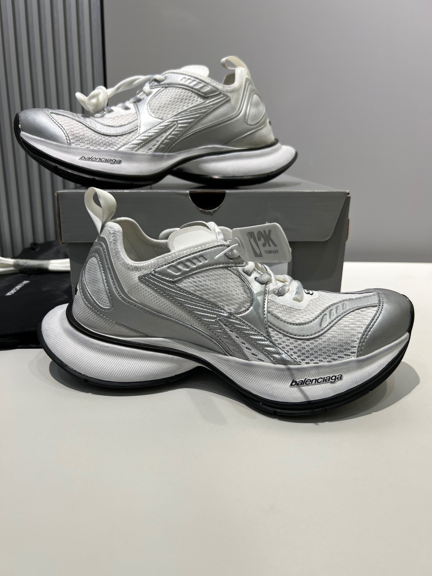 B Sneaker
