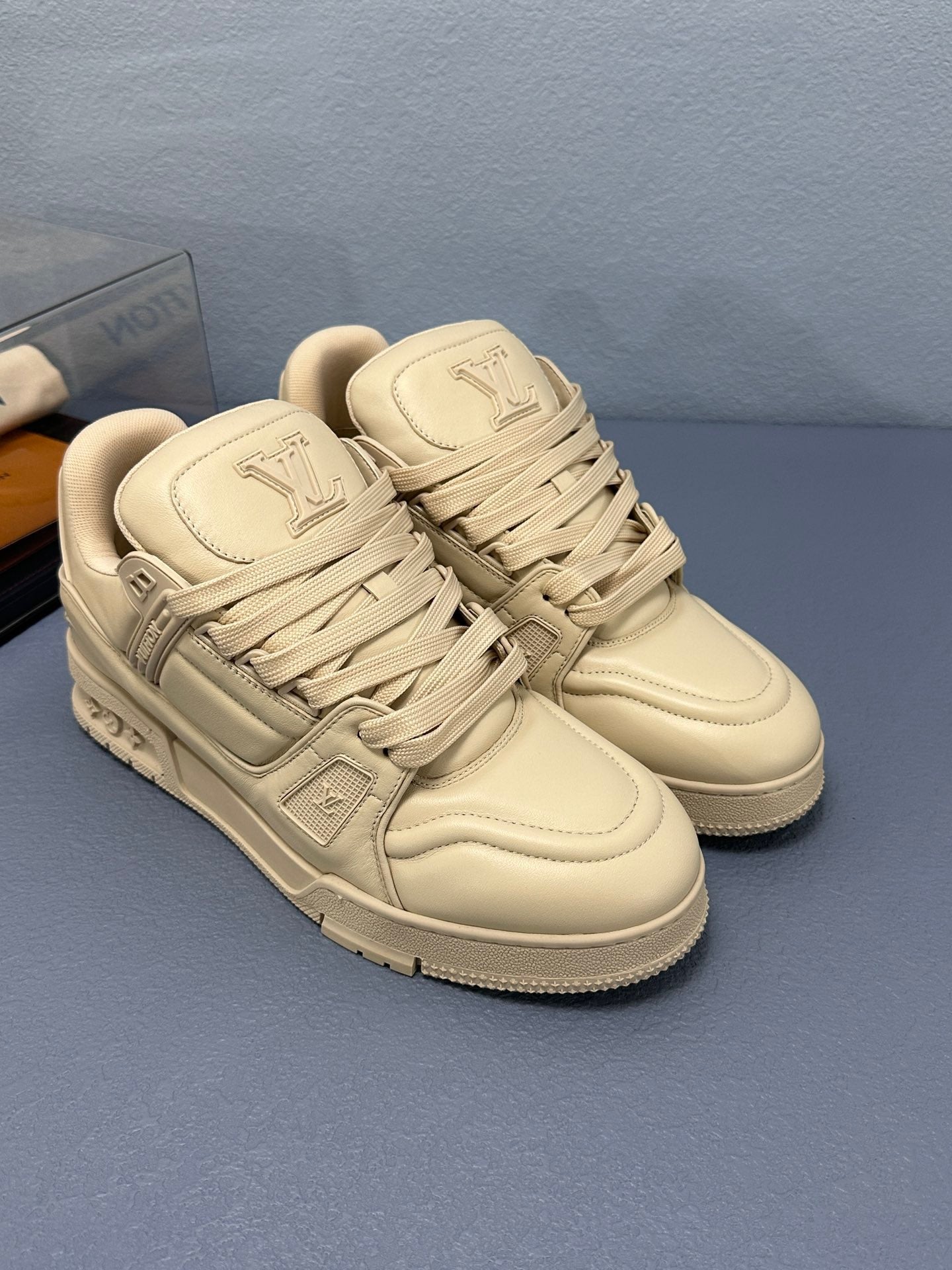 Sneaker