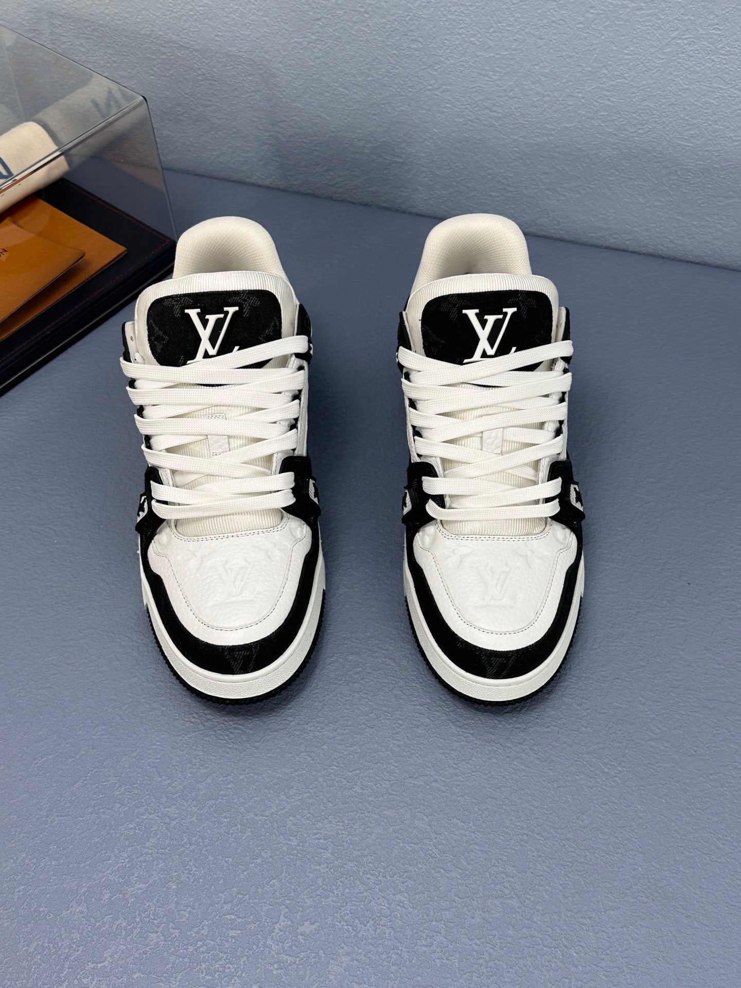 Sneaker