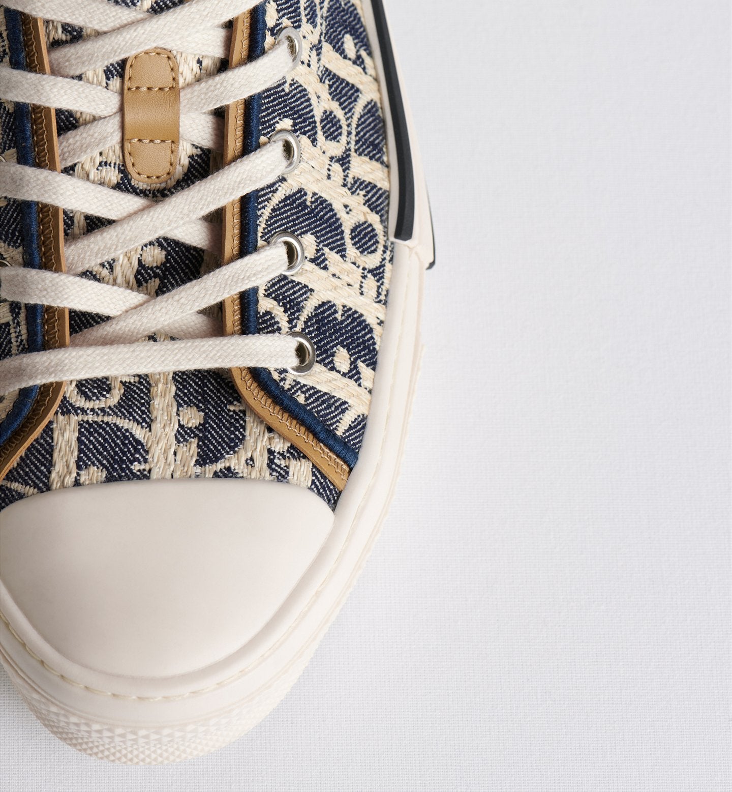 B23 League Low-Top Sneaker