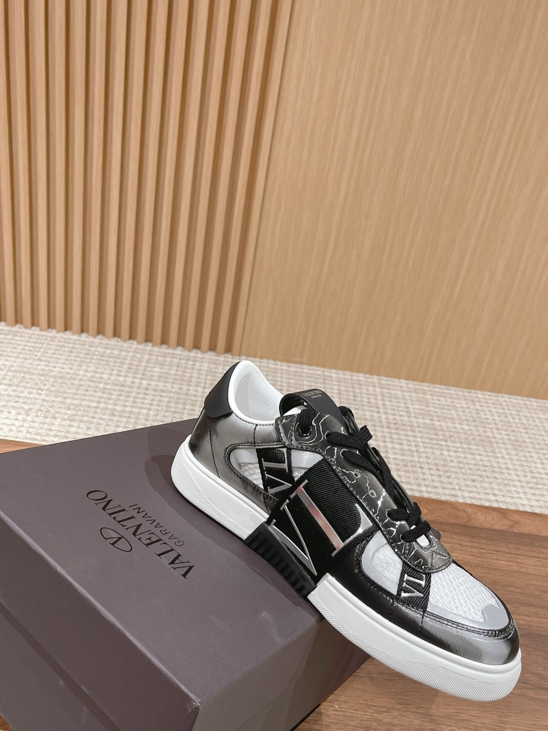 Garavani VL7N logo-print strap sneakers