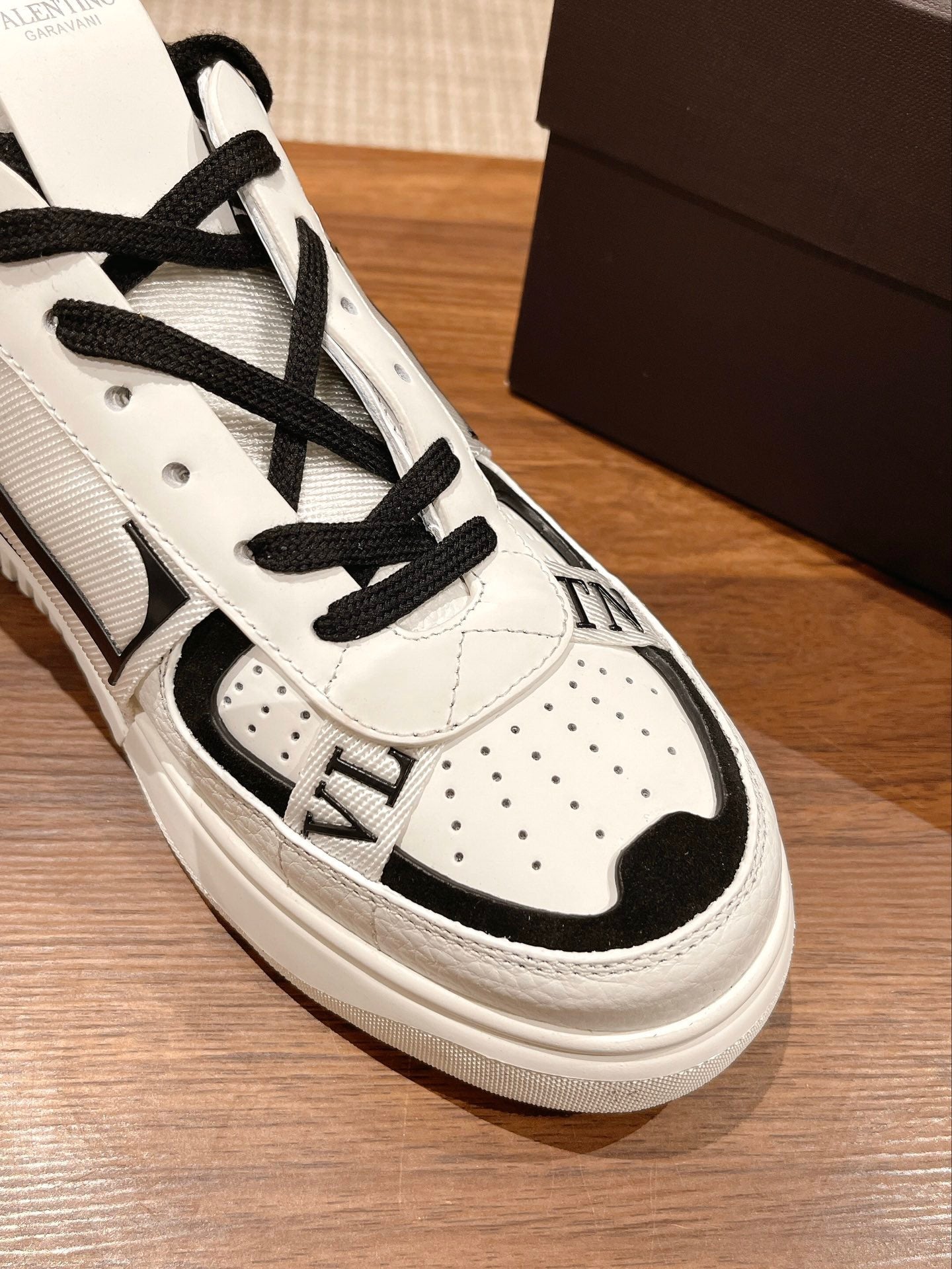 Garavani VL7N logo-print strap sneakers
