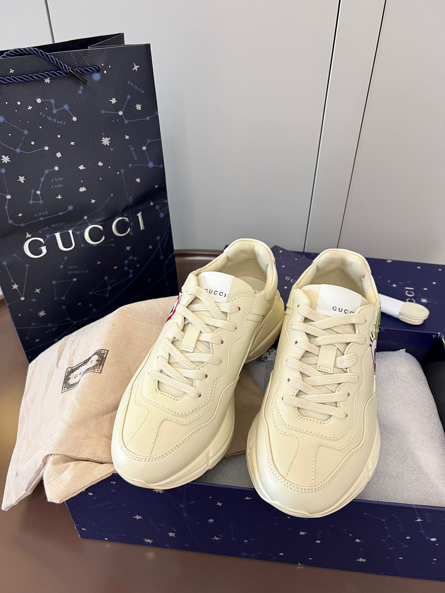 WOMEN'S RHYTON SNEAKER WITH LOGO
