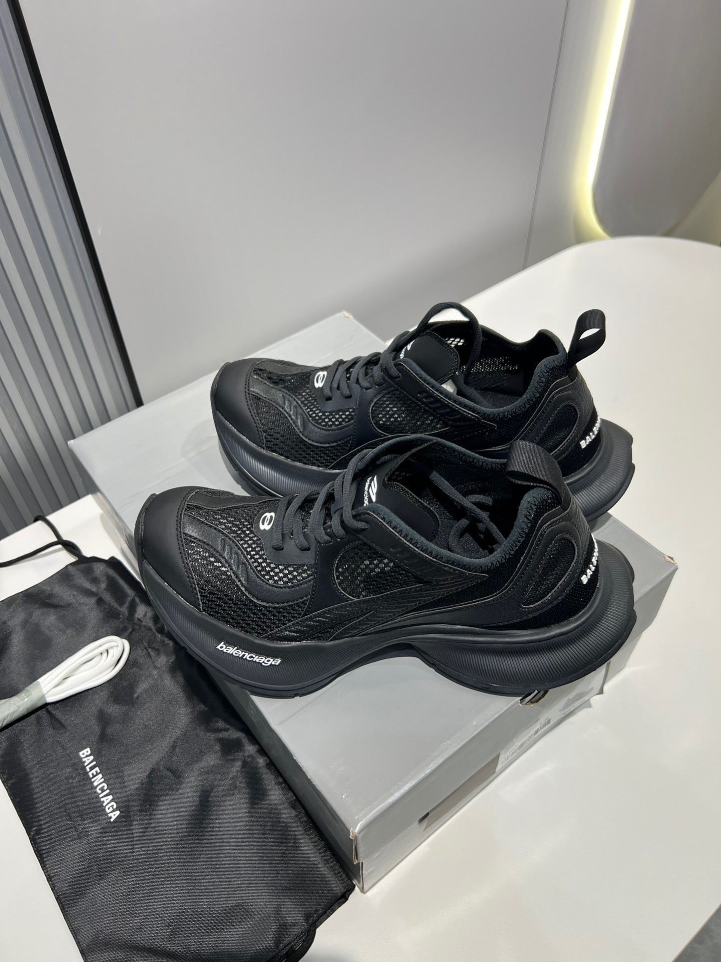 B Sneaker