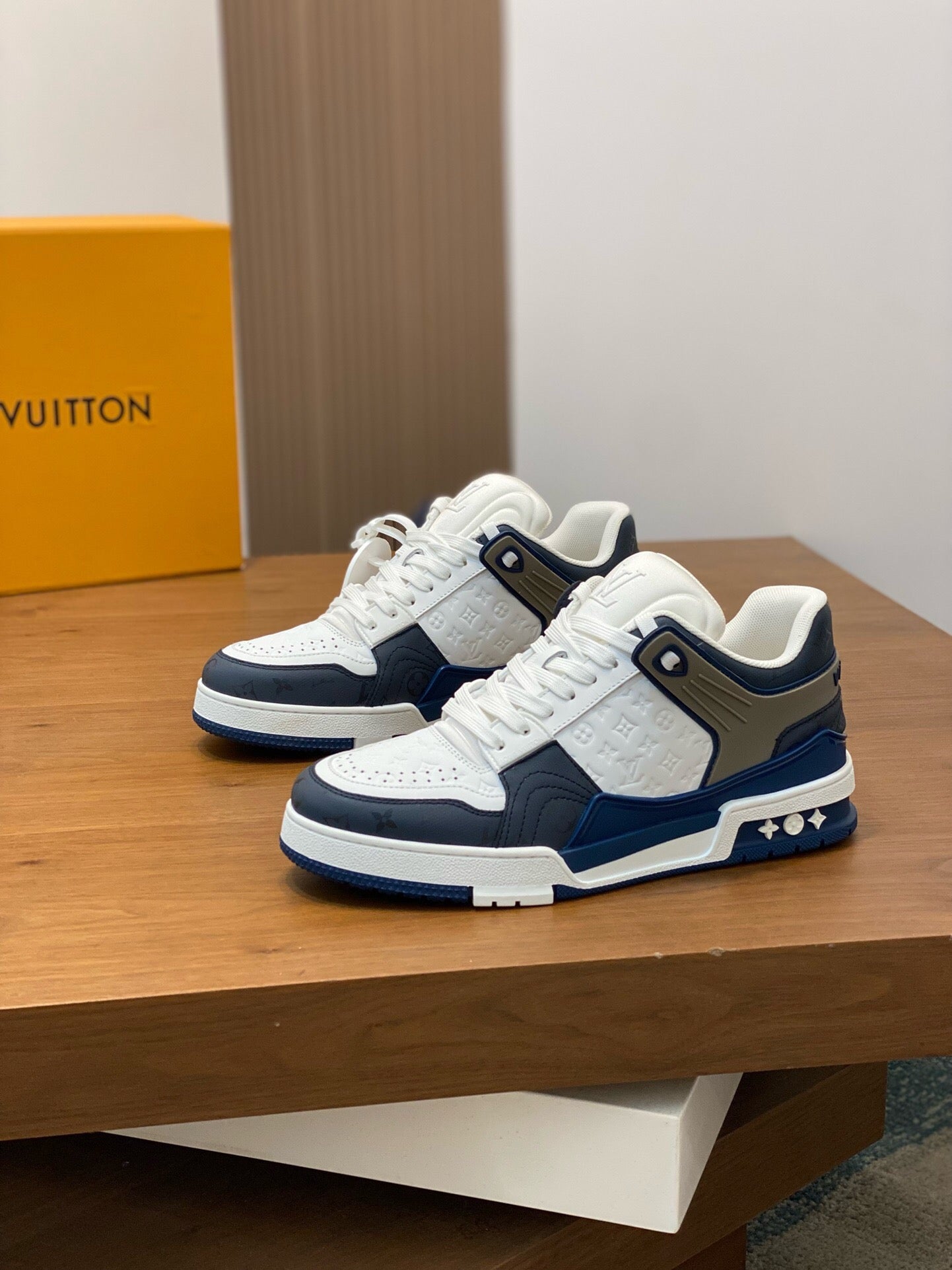 Trainer Grey White Sneaker