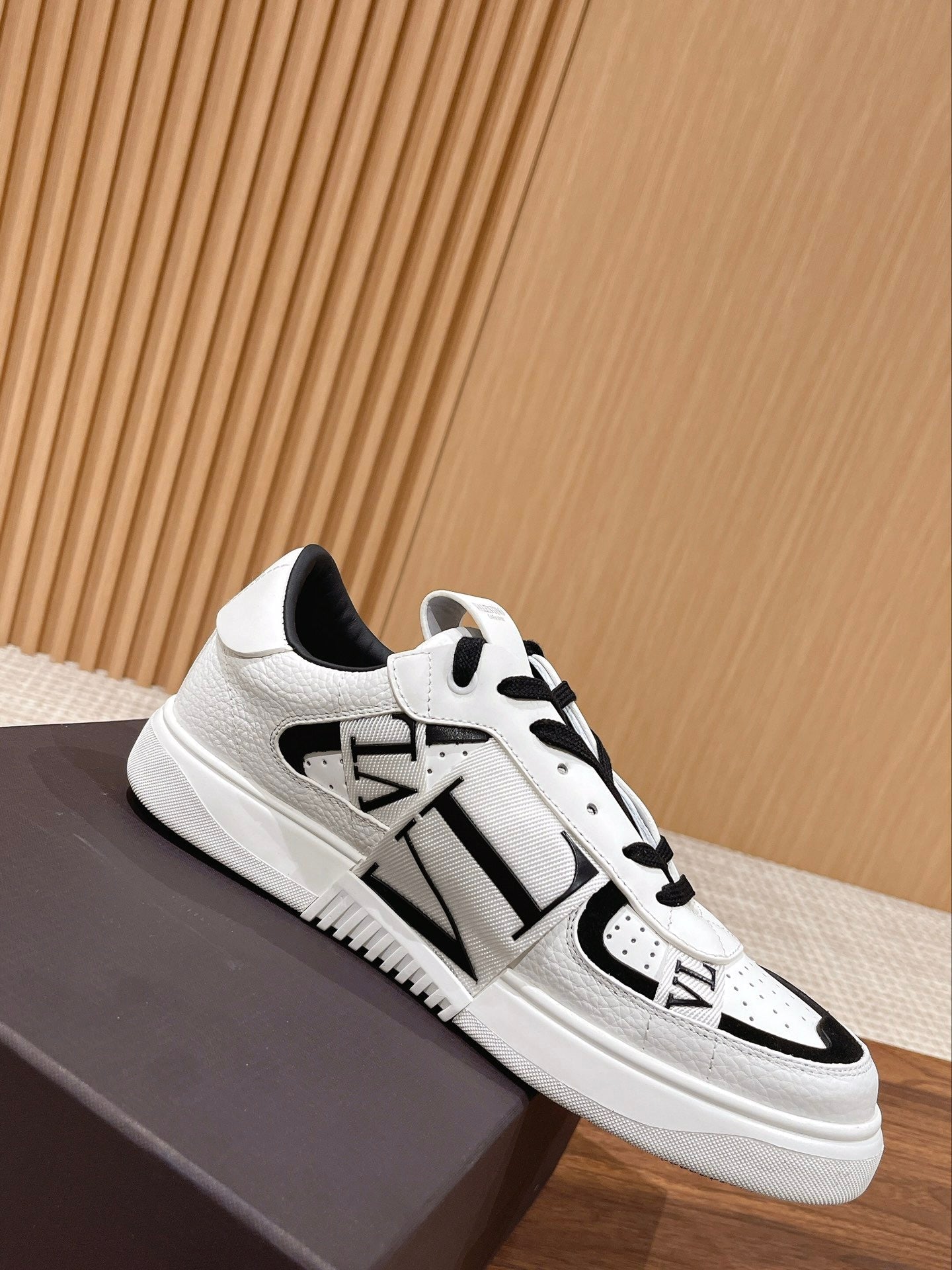 Garavani VL7N logo-print strap sneakers