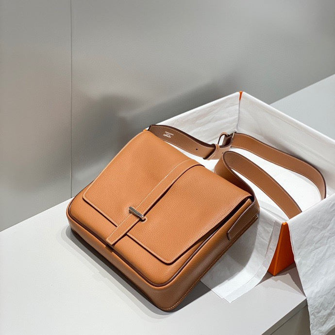 Steve light junior messenger bag
