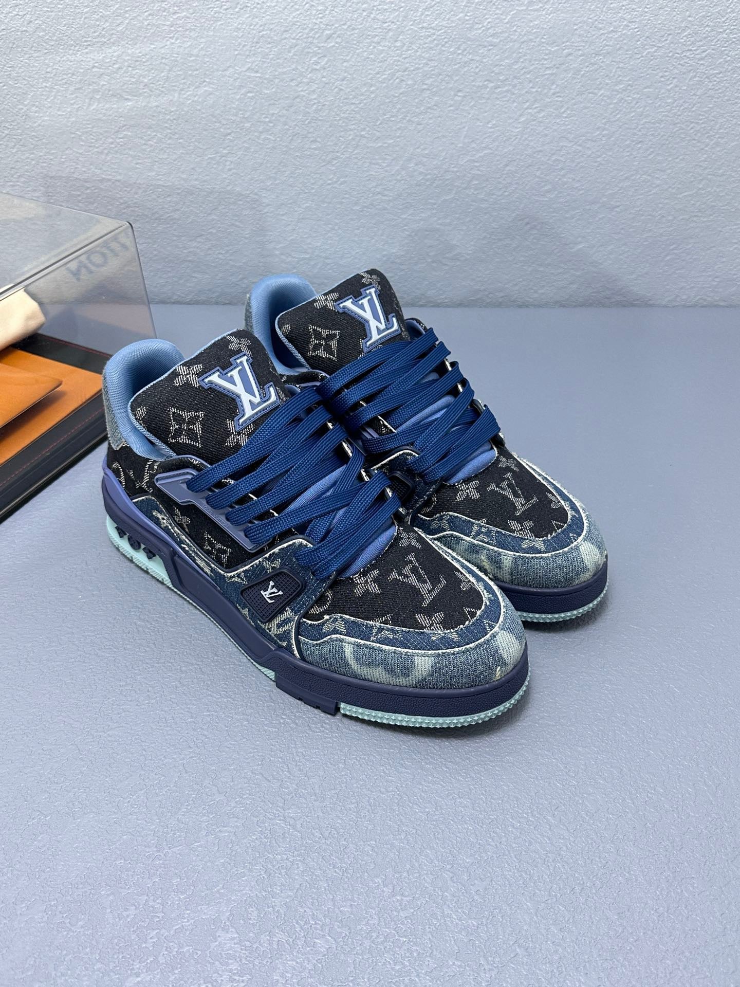 Sneaker