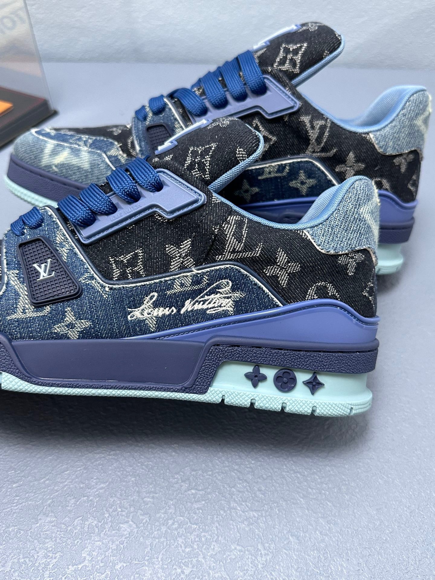 Sneaker