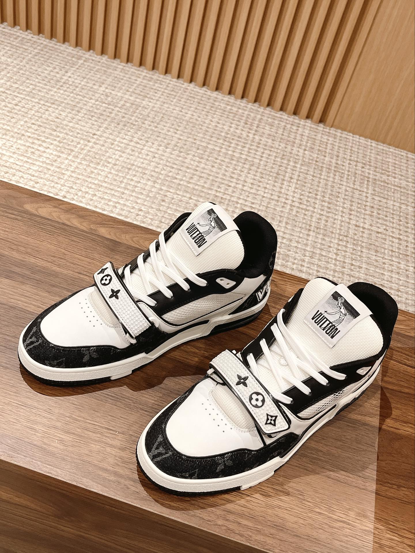Trainer White Black