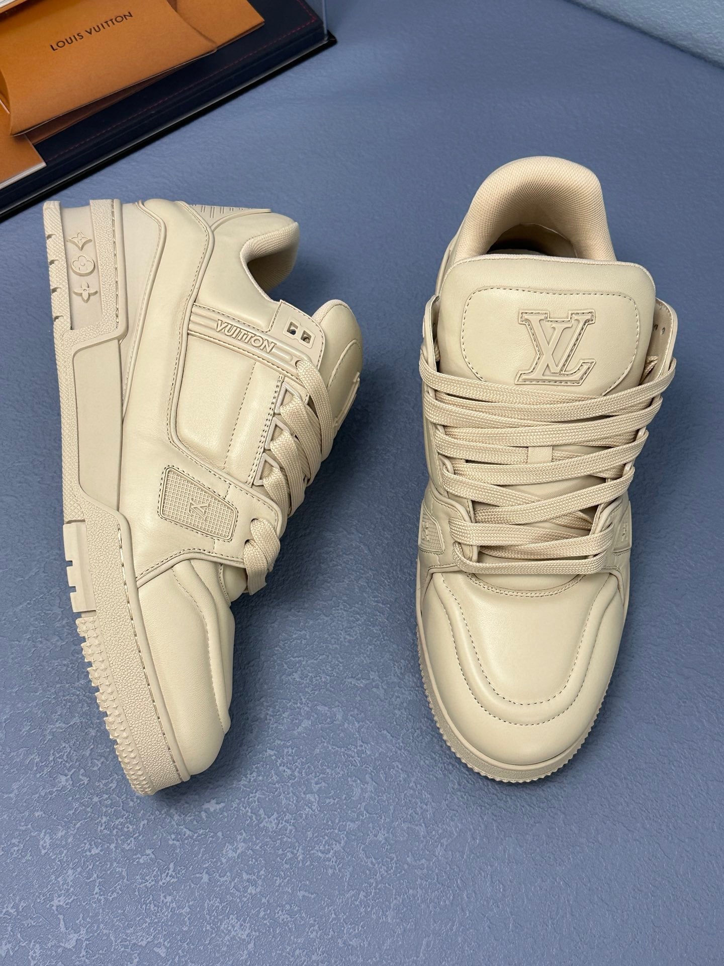Sneaker