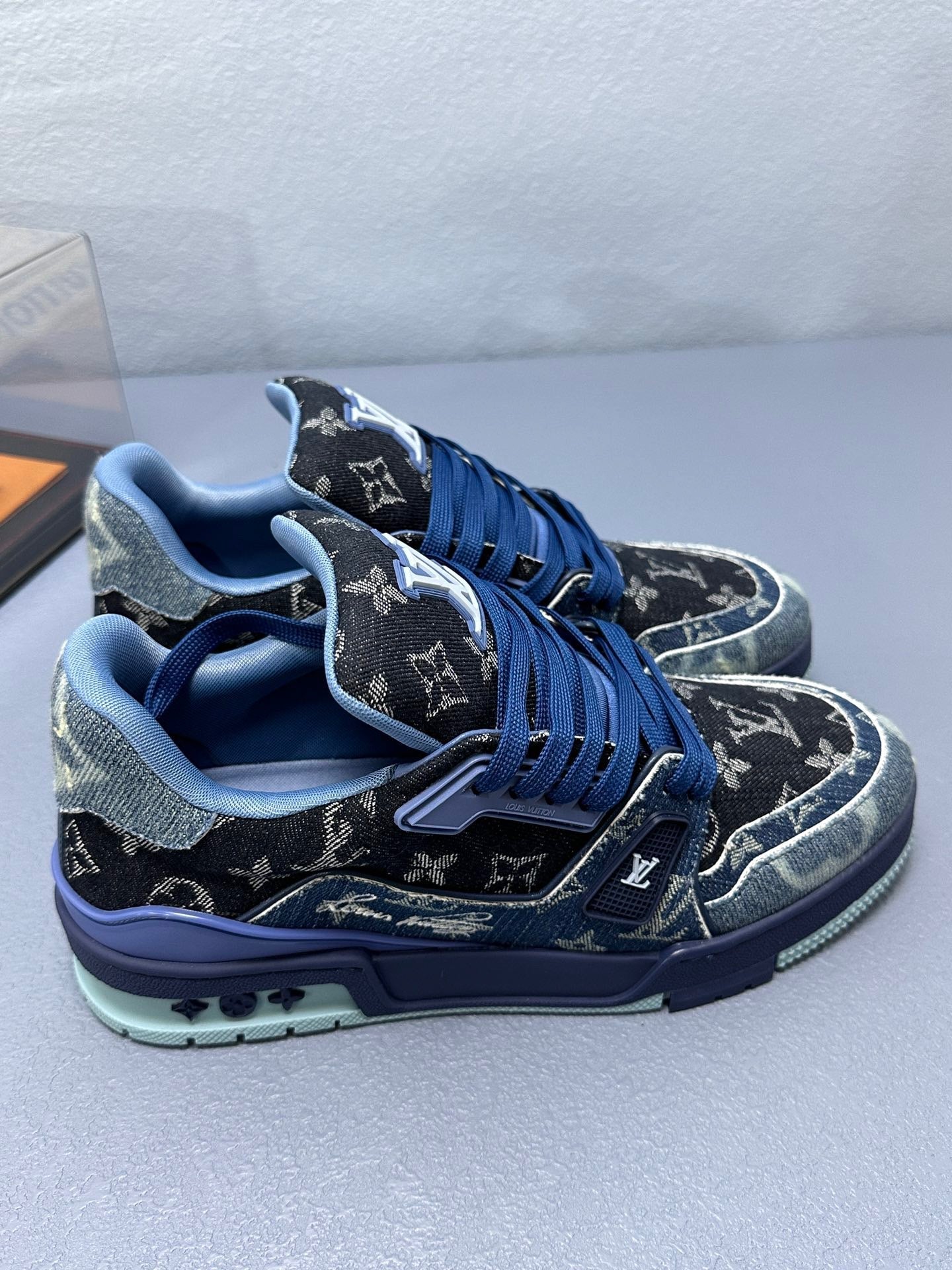 Sneaker